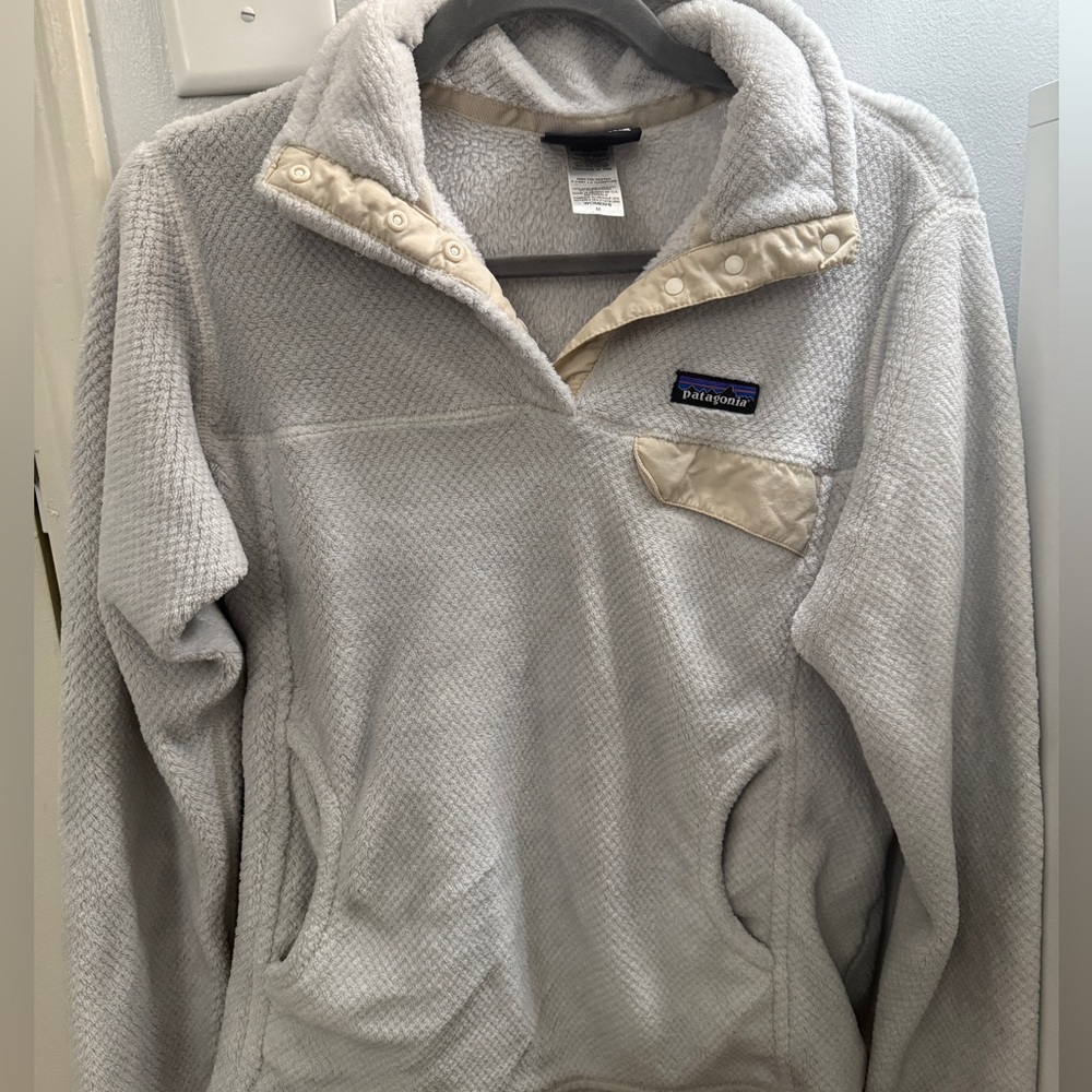 Off-white Women’s Patagonia Snap-T Fleece Pullover - Size Medium